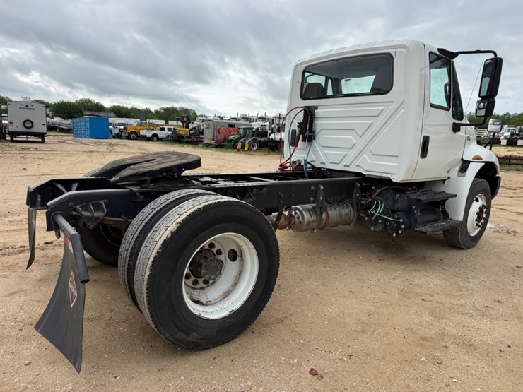 2019-international-durastar-4300-image-8