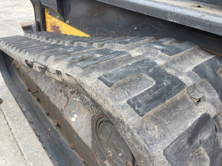 2019-new-holland-c232-image-23