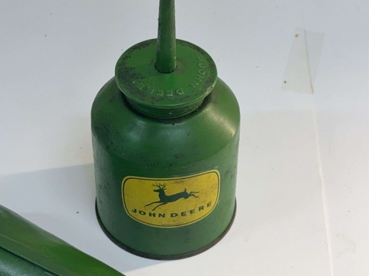 john-deere-oiler-can-with-model-e-engine-funnel-image-2