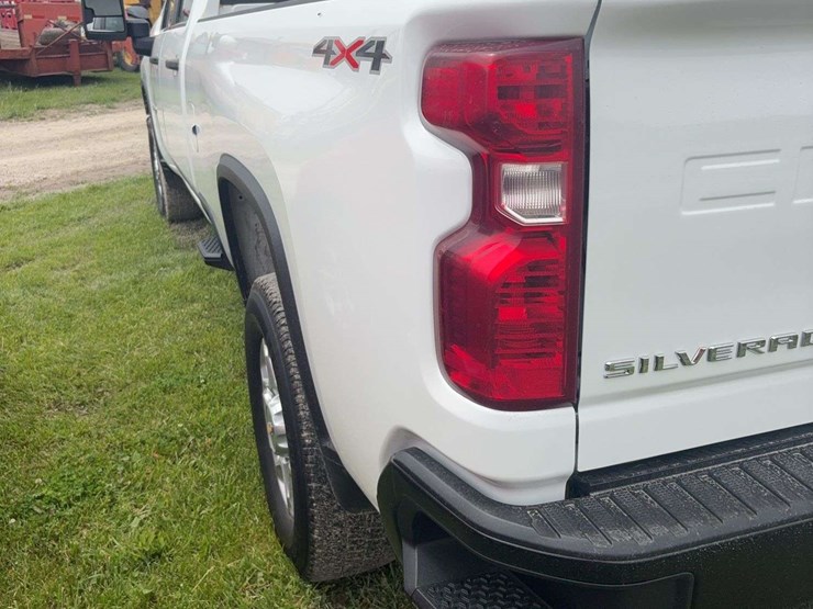 2022-chevrolet-3500-image-10