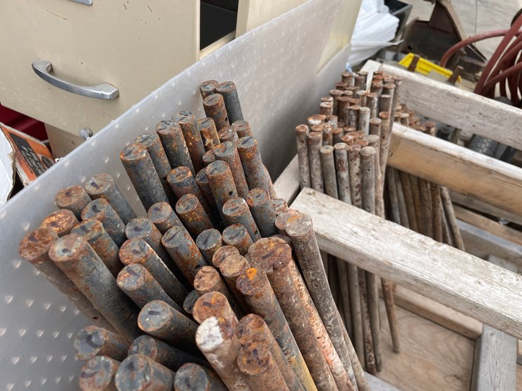 #6032-•-various-size-concrete-stakes-with-pallet-organizers-image-5