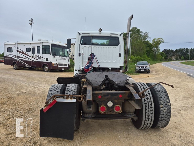 2018-freightliner-business-class-m2-112-image-10