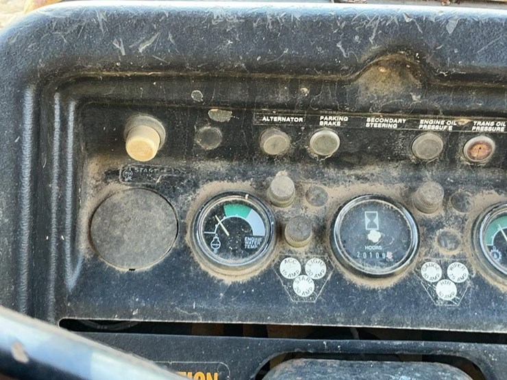 1990-john-deere-640d-image-22