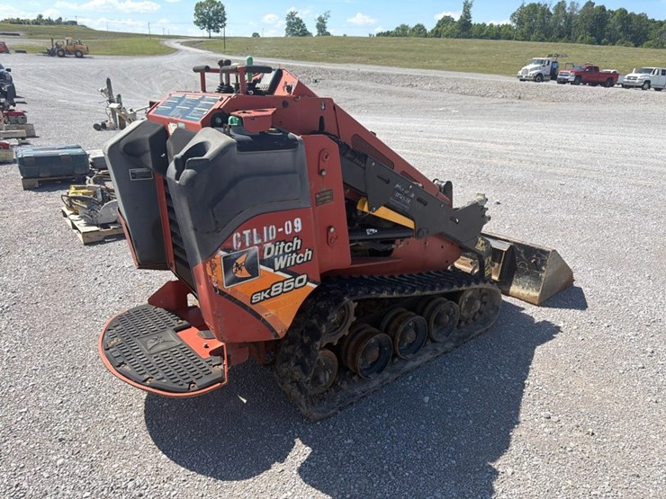 2015-ditch-witch-sk850-image-4