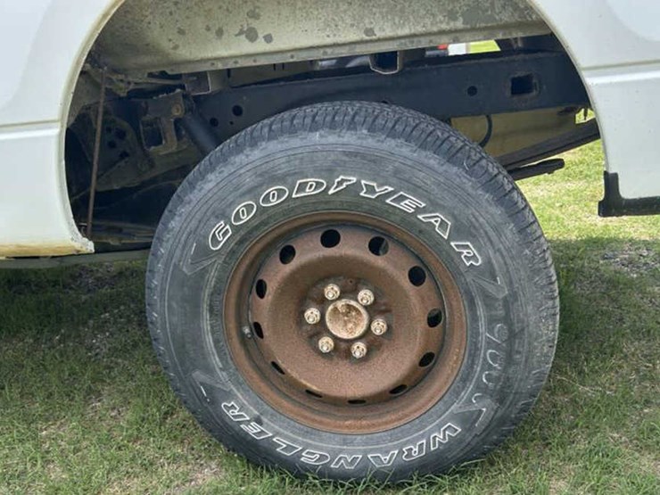2014-ford-f150-xl-image-9