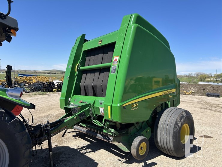 2012-john-deere-569-premium-image-1