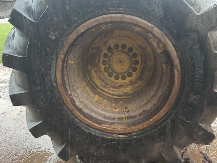 1996-deere-748g-image-23