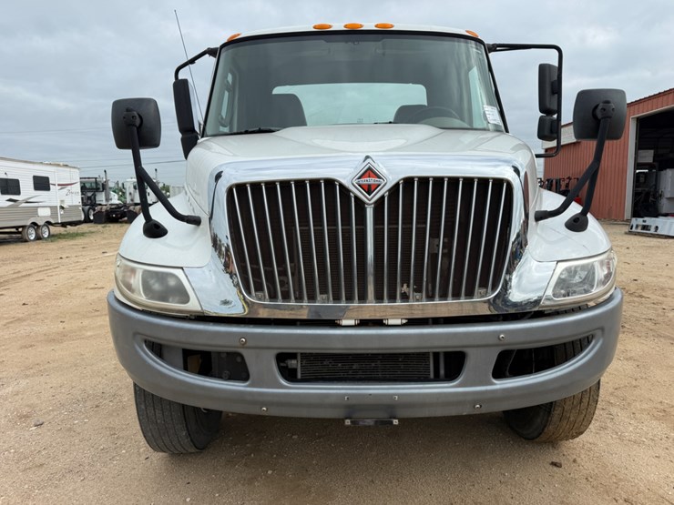 2019-international-durastar-4300-image-3