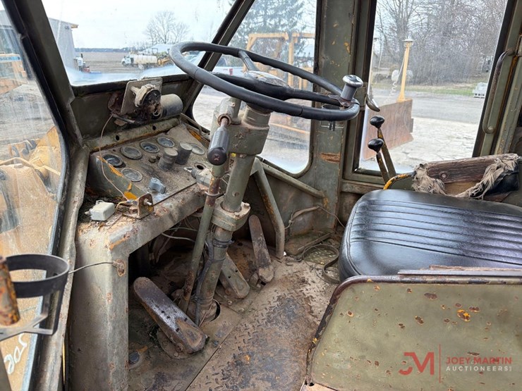 caterpillar-966-image-12