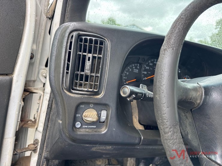 2003-gmc-c5500-service-truck-image-40