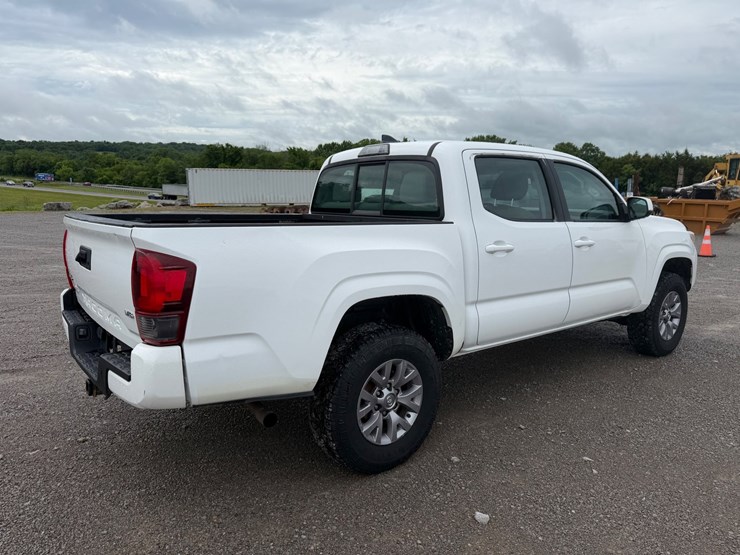2018-toyota-tacoma-sr5-image-4