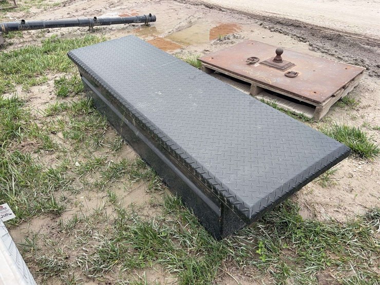 black-diamond-plated-toolbox-image-2