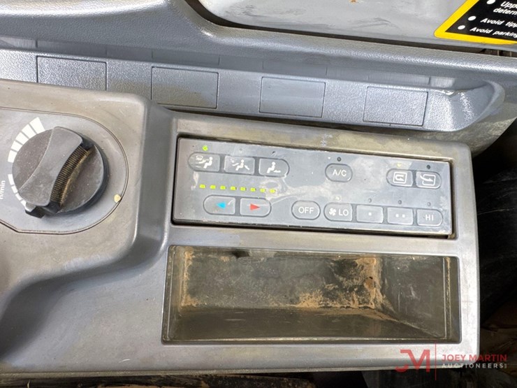 2001-deere-450-lc-image-36