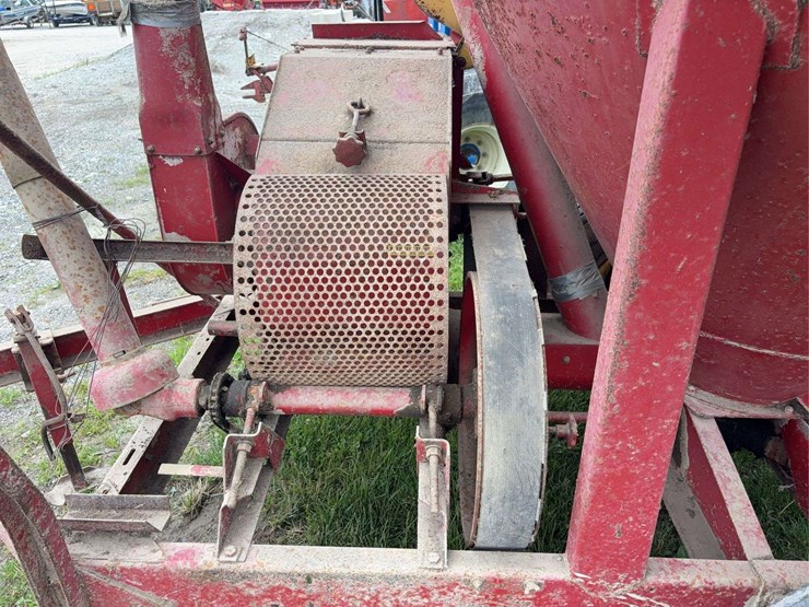 new-holland-354-image-13