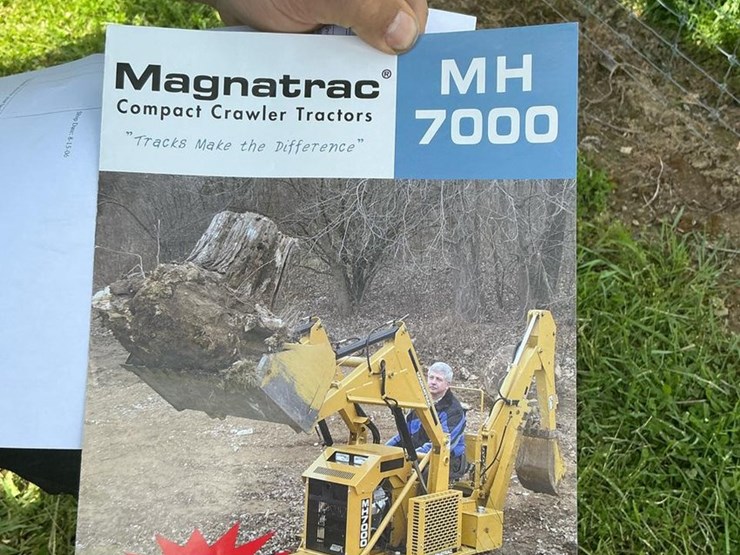 #121-•-2014-magnatrac-mh-7000-crawler-loader-image-13