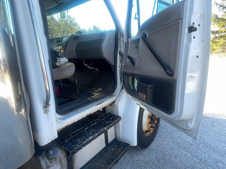 #4198-•-2005-sterling-box-truck-image-88