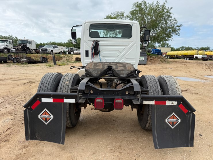 2019-international-durastar-4300-image-11