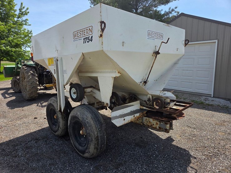 western-5-ton-dry-fertilizer-spreader-image-21