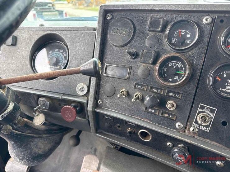 1988-mack-rd688s-image-38