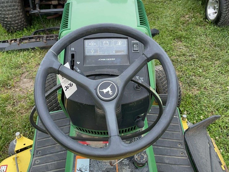 john-deere-320-image-4