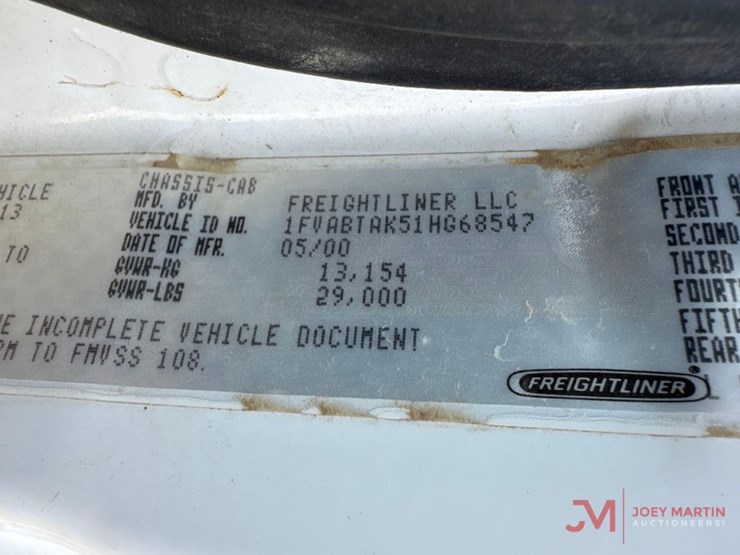 2001-freightliner-fl70-image-39