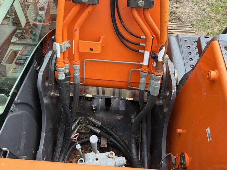 2012-hitachi-zx160-image-41