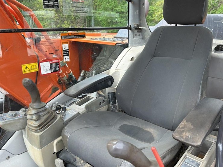 2012-hitachi-zx160-image-43