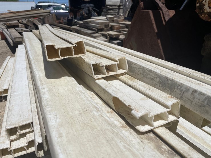 #6078-•-stack-of-plastic-form-boards-image-2