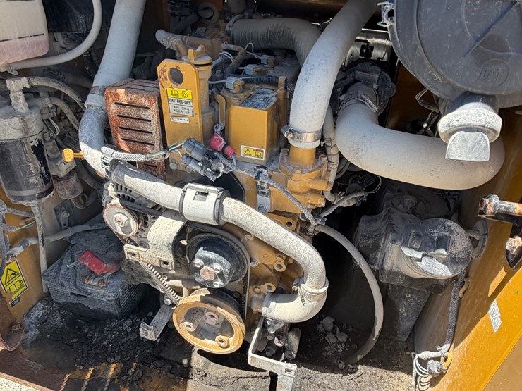 caterpillar-246d-image-14