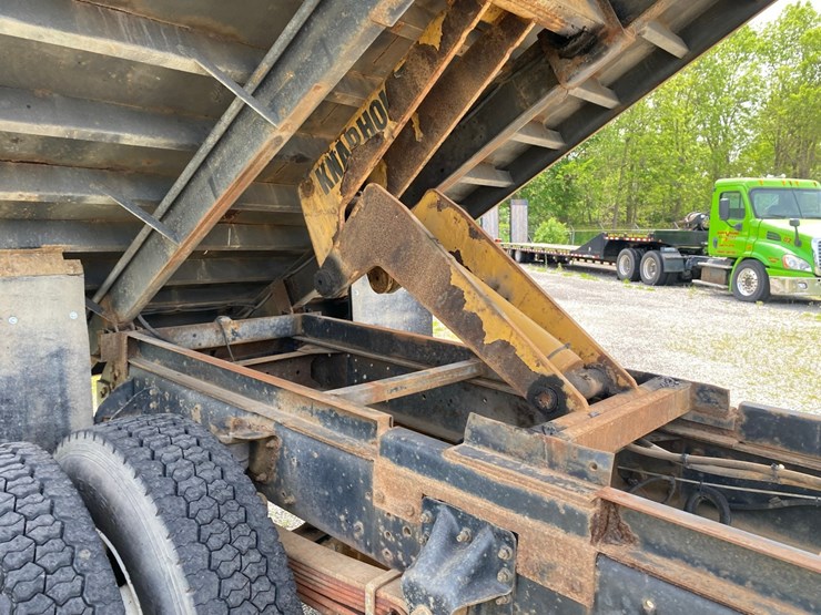 2002-gmc-6500-dump-truck-image-18