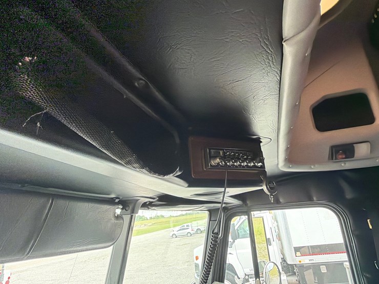 freightliner-fl112-image-19
