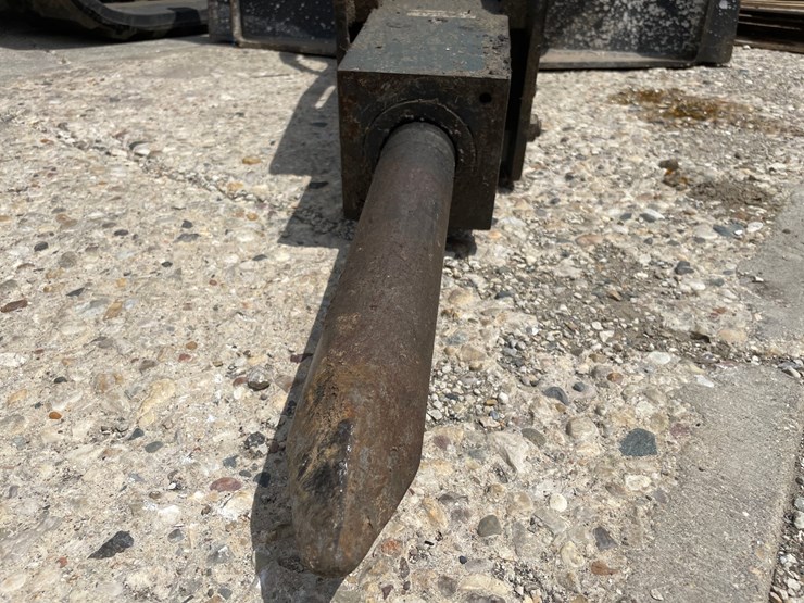 #6013-•-striker-tnb-4m-hydraulic-breaker-image-3