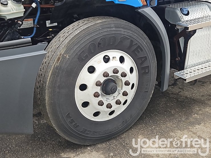 2019-freightliner-cascadia-116-image-14