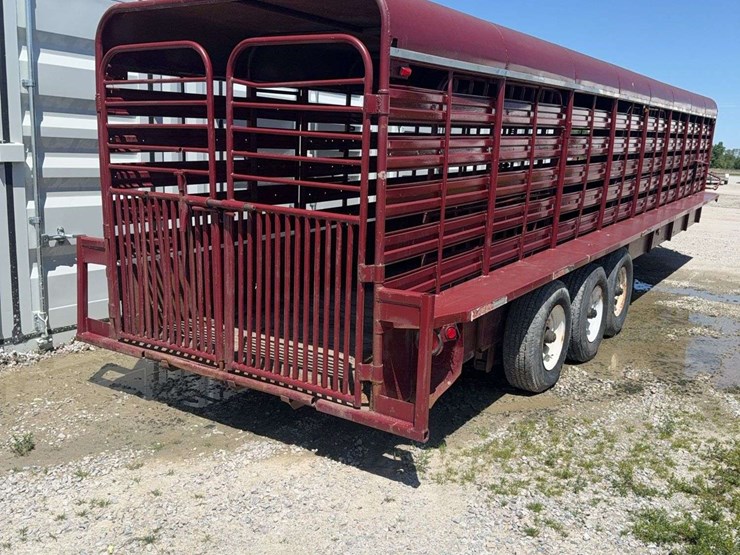 2003-gooseneck-livestock-trailer,-32ft,-2-cut-gates,-triple-axel,-wood-floor,-vin#-td259200,-butterfly-tailgate-image-6