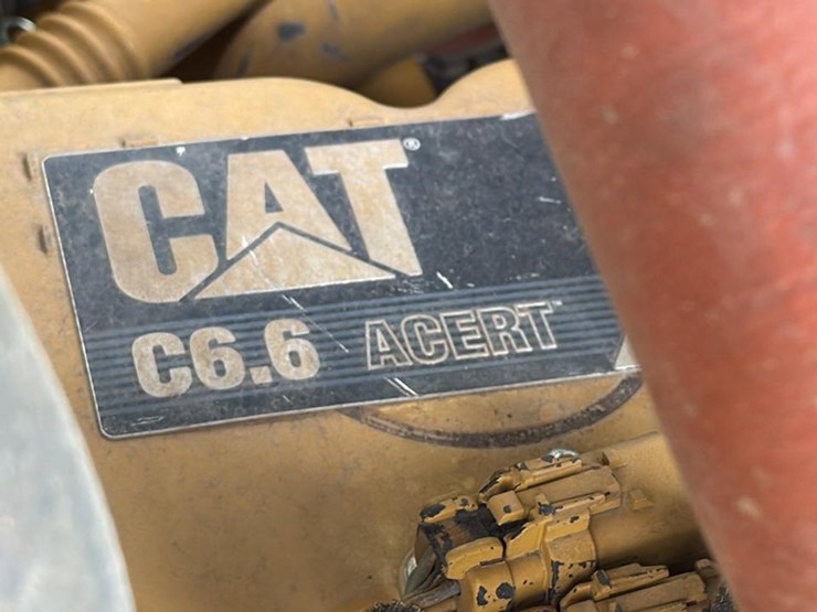 2018-caterpillar-d6k-image-60