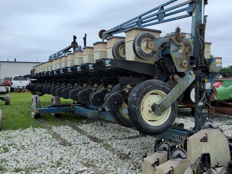 2020-kinze-2600-image-4