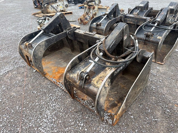 #86-•-blue-diamond-grapple-bucket-image-1