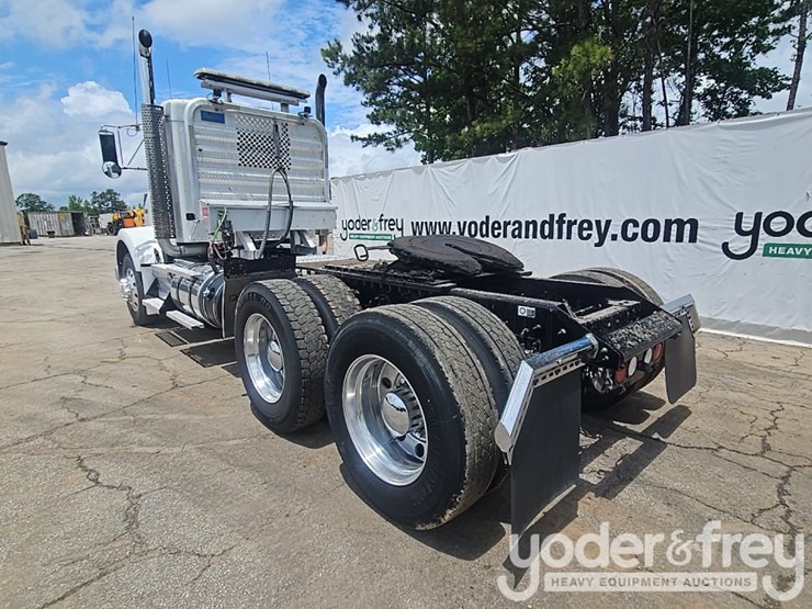 2020-kenworth-t800-image-3