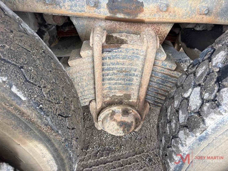 1988-mack-rd688s-image-12