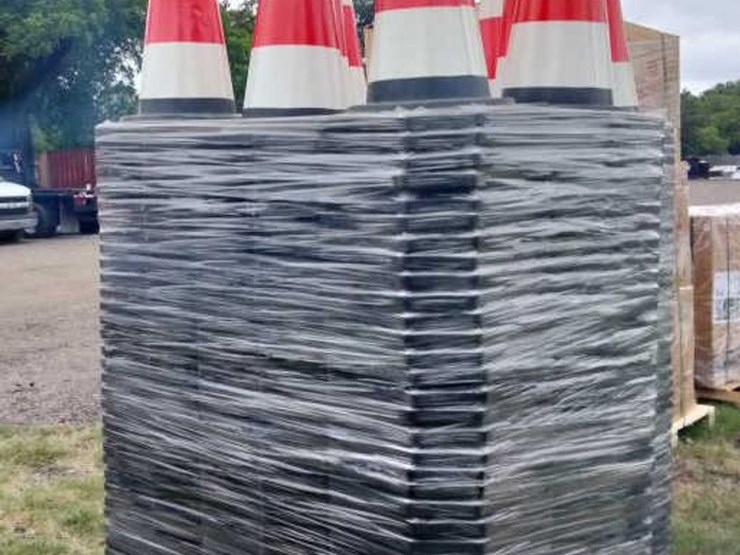 #97-•-(250)-safety-traffic-cones-image-1