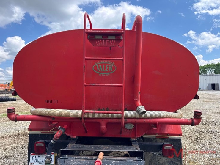 2001-freightliner-fl70-image-18