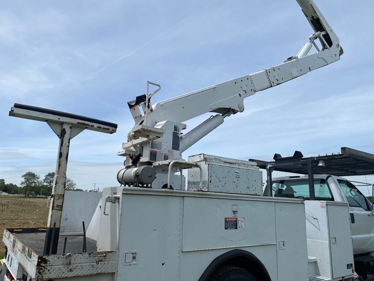 2008-ford-f-750-bucket-truck-image-10