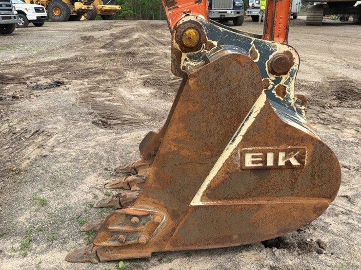2012-hitachi-zx160-image-12