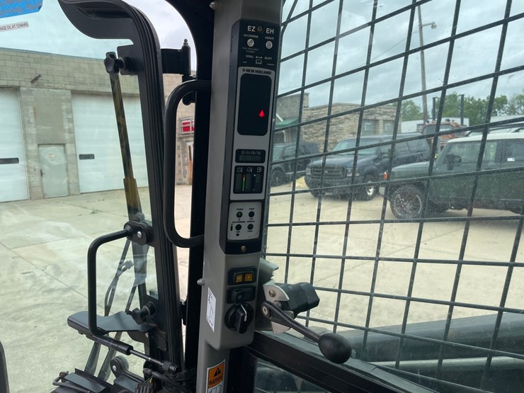2019-new-holland-c232-image-31