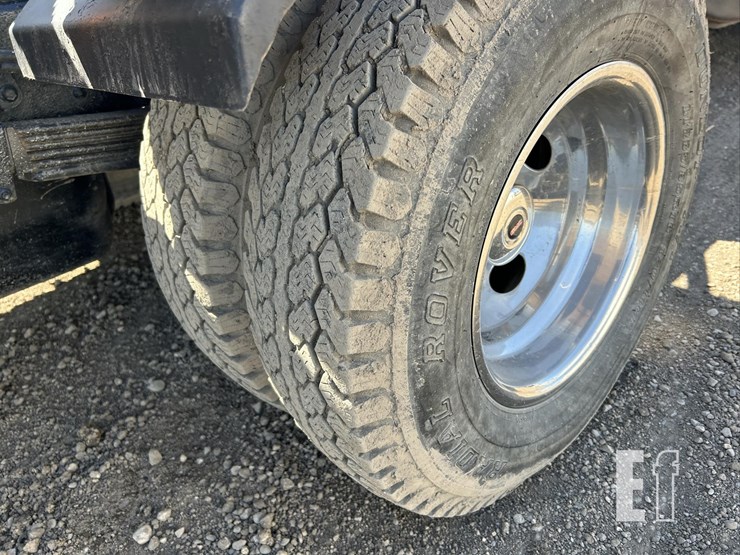 2005-gmc-3500-image-38