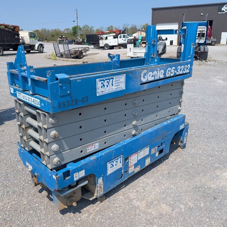 2011 GENIE GS3232