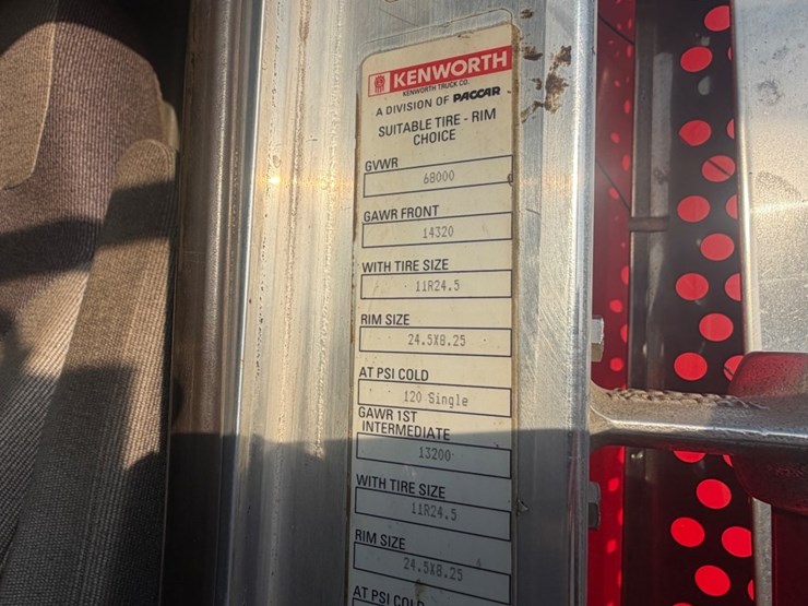 2013-kenworth-t800-image-35