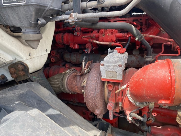 2019-international-lt625-day-cab-semi-tractor-image-44