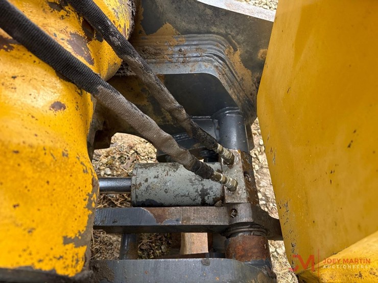 2004-deere-450c-lc-image-18