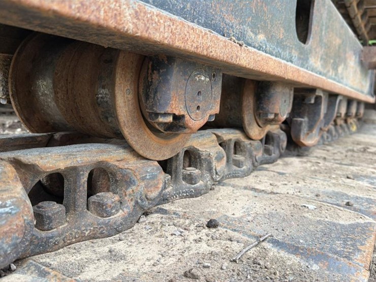 2012-hitachi-zx160-image-35